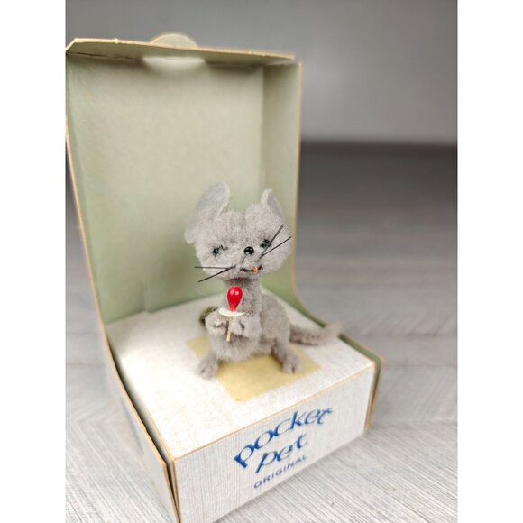 Vintage Pocket Pet Original Mouse Figurine With Red Candy By Ara Jeretzian - Picture 6 of 8